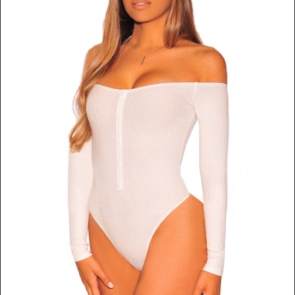 Fall Fave: Trendy White Cold shoulder bodysuit